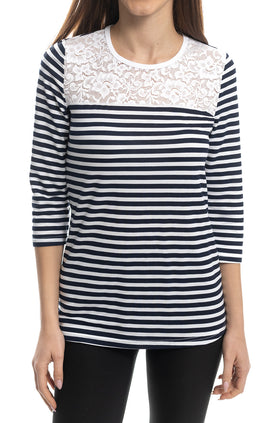 Синьо-бяла раирана блуза с бяла дантела 5424