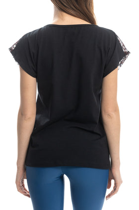 Черна памучна блуза с паднал ръкав и черно-червена дантела 5297