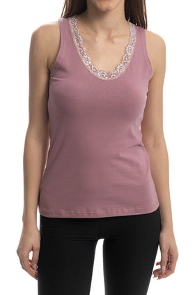 Памучен потник, цвят пепел от рози, обточен с дантела 6550