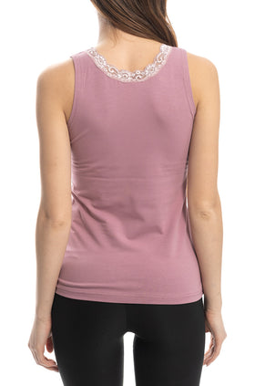 Памучен потник, цвят пепел от рози, обточен с дантела 6550