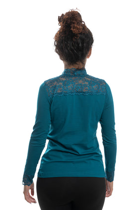 Петролена памучна блуза от фестонирана дантела 5426