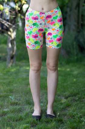 Памучни бермуди с щампа "Цветна любов" 342-22