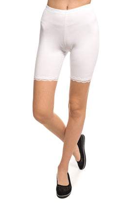 Бели памучни бермуди с дантела 342-21