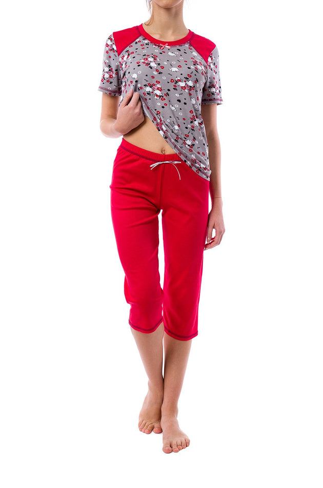 Памучна дамска пижама с щампа, цвят сиво и червено 332 (къс ръкав и панталон 7/8)