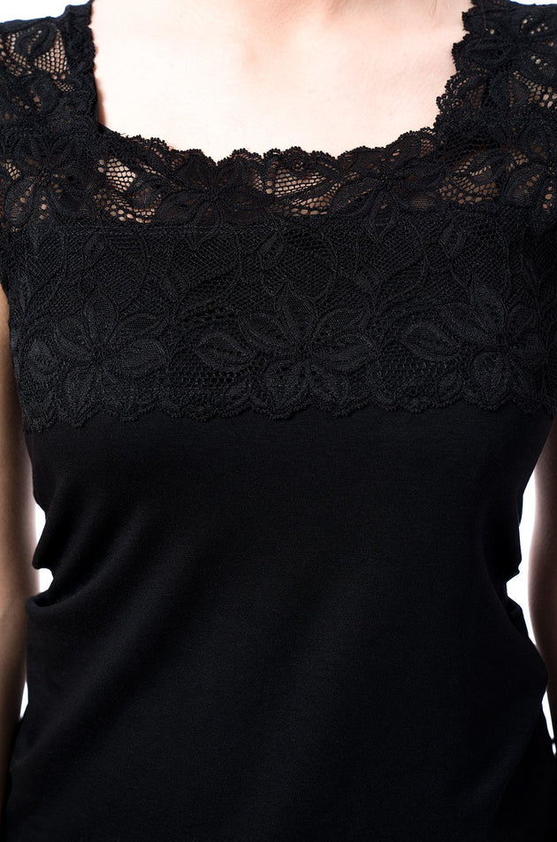 Черна памучна дамска блуза с дантела 5201