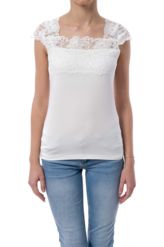 Бяла памучна дамска блуза с дантела 5201
