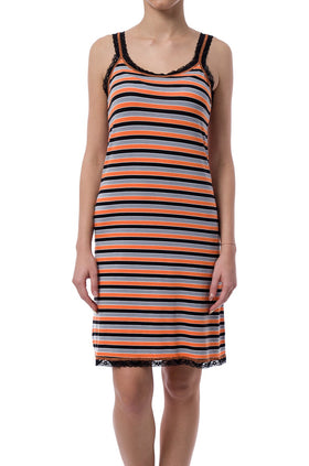 Памучна дамска нощница с дантелени презрамки 3612